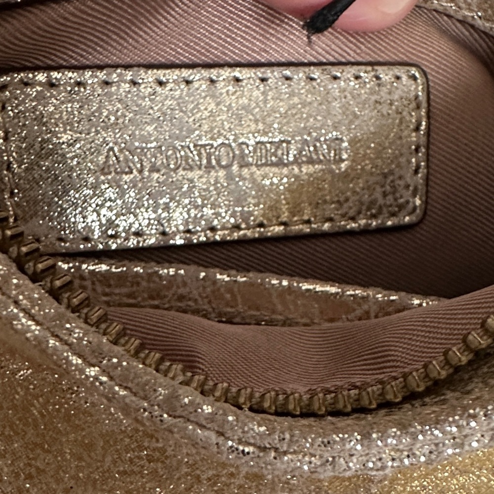 ANTONIO MELANI Gold Metallic Shoulder Bag - Picture 8 of 11